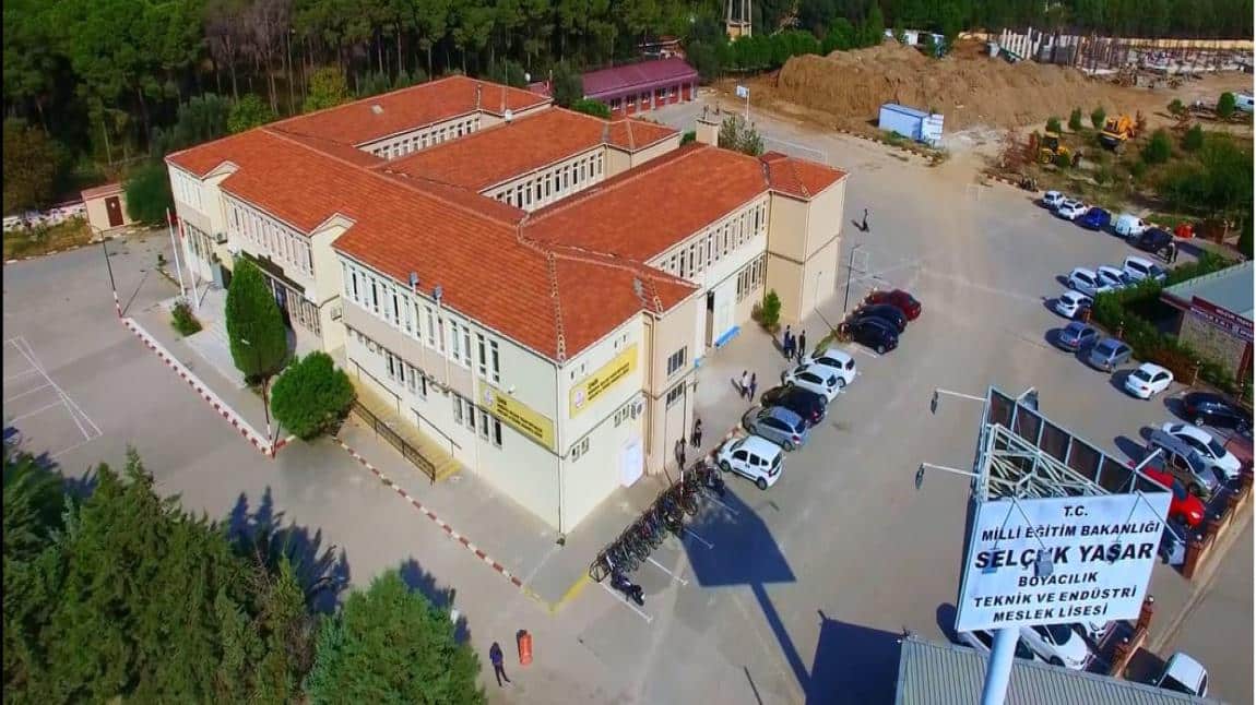 Selçuk Yaşar Boyacılık Mesleki ve Teknik Anadolu Lisesi Fotoğrafı